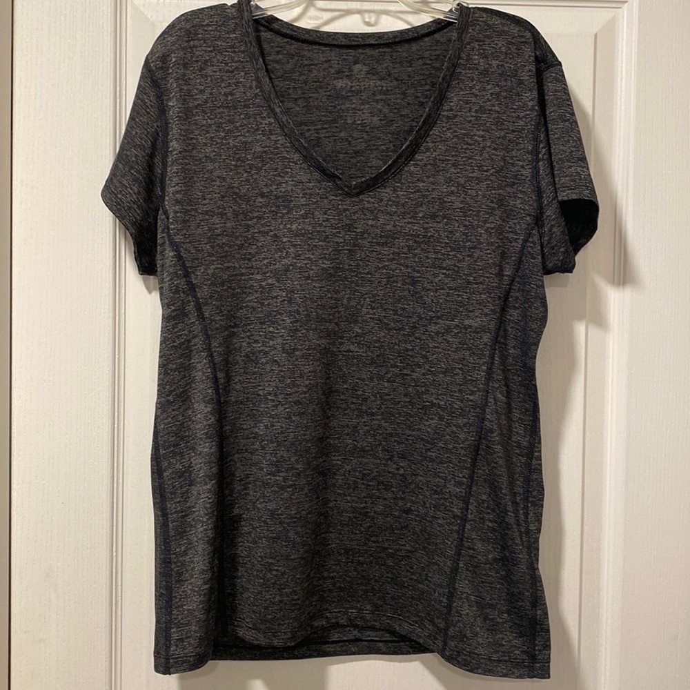 90 Degree By Reflex M Heather Charcoal Short Sleeve V-Neck Top